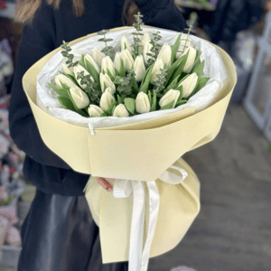 Букет из белоснежных тюльпанов