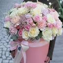 Шляпная коробка с цветами «Цветочная коробка большая» из роз и гвоздик