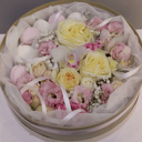 Шляпная коробка с цветами «Композиция 1» из эустом