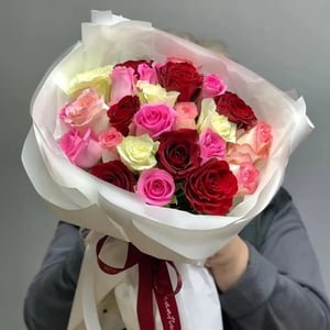 Букет «25 разноцветных роз»