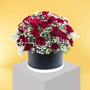 Коробка с цветами «Композиция из 35 красных роз»