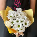 Букет живых цветов из роз и хризантем