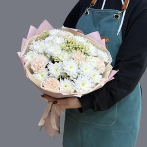 Букет "Светлые чувства" из хризантем