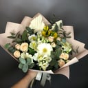 Букет «Сладкая жизнь» из роз и эустом