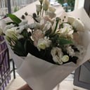 Букет «Белые ночи» из роз и хризантем