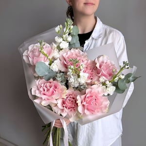 Эстет-букет Poesie из роз и экзотических цветов