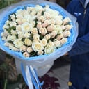 101 белая роза в нежном букете💙