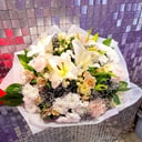 Сборный букет Великолепие из хризантем и лилий