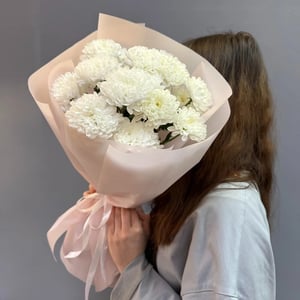 Букет из трёх хризантем