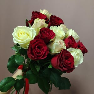 Букет «Роза 15 микс Эквадор»