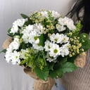 Букет «Летнее поле» из хризантем и ромашек