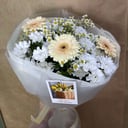 Букет «Микс ромашек» из хризантем и ромашек