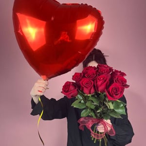 Подарочный набор «11 красных роз и шарик»