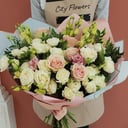 Букет «Абрикосовый крем» из роз и эустом