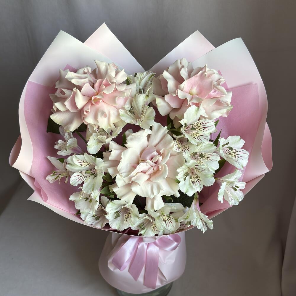 Воздушный букет из альстромерий