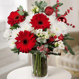 Букет «Снежный вечер» из хризантем и эустом