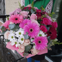 Букет «Малиновая радость» из роз и хризантем