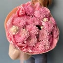 Розовый букет с хризантемой