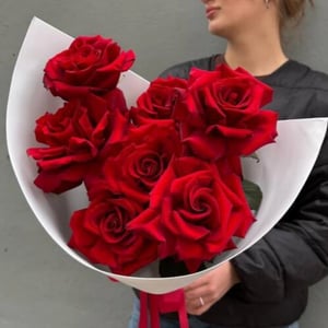 Букет из французских алых роз
