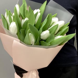Букет белых тюльпанов