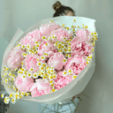 Букет из 10 пионов с ромашками