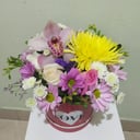 Коробка с цветами «Краски» из роз и хризантем