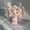 Шляпная коробка с цветами «Тойфи» из роз