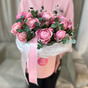 Пионовидные розы в шляпной коробке