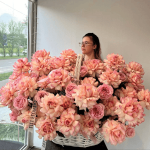 Огромная Корзина из французских роз