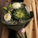 Букет с лилией Botanica из роз и хризантем