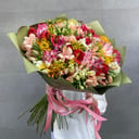 Букет из 55 альстромерий "Лето"