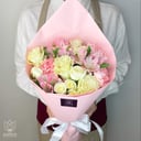 Букет «Свидание в Париже» из роз и альстромерий