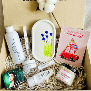 Васильки, клубника и цветок хлопка