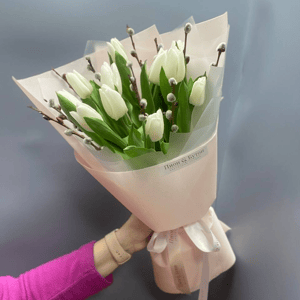 Букет из тюльпанов и вербы