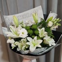 Букет «Необыкновенные Лилии» из эустом и хризантем