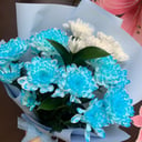 Букет-комплимент из синих хризантем