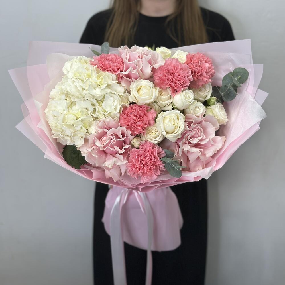 Букет нежности и милоты из роз и гортензий