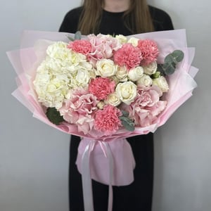 Букет нежности и милоты из роз и гортензий