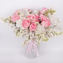 Букет «Утонченность» из гвоздик и пионов