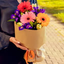 Букет «Из лилий, гербер и ирисов, уменьшенный»