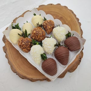 Клубника в шоколаде Сепия