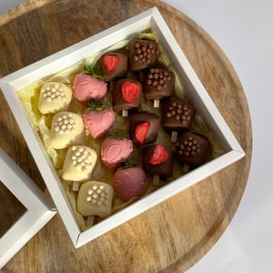 Бананы и клубника в шоколаде "Лорьян" М