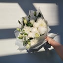 Букет «Белоснежные цветы» из эустом и пионов