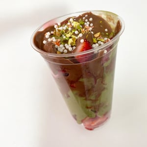 Клубника в дубайском шоколаде