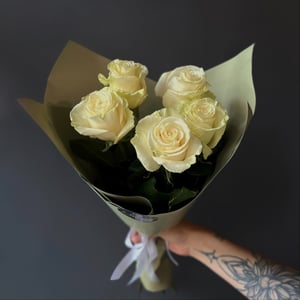 Букет 5 белых роз