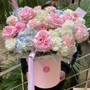 Коробка с цветами «Ее мечта» из гортензий и роз