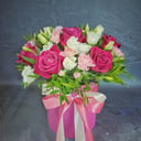 Шляпная коробка с цветами «Единственная моя» из роз и эустом