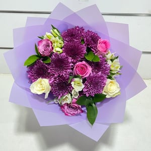 Букет «Идеальная цветочная композиция» из роз и хризантем