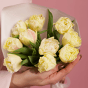 Весенний букет из желтых тюльпанов