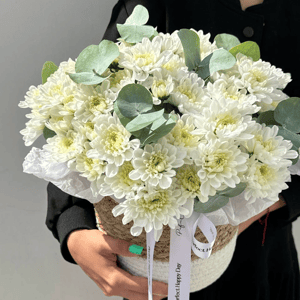 Шляпная коробка с цветами «Композиция из хризантем»